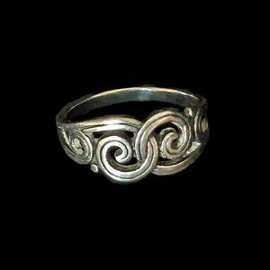 James Avery RARE Gentle Waves Swirl Ring Sz8